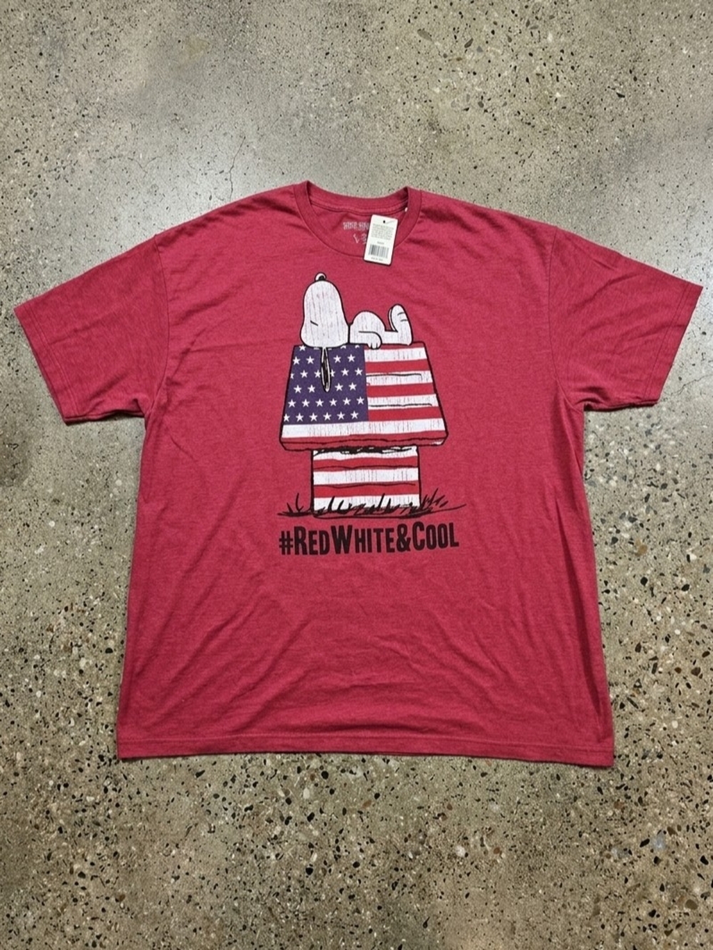 Peanuts Red Men's Short Sleeve Tee with Snoopy American Flag Graphic Size XXL